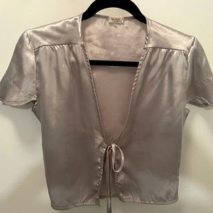 brandy melville tip up silver top!